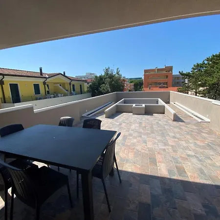 Modern With Spectacular Private Terrace Apartmán *